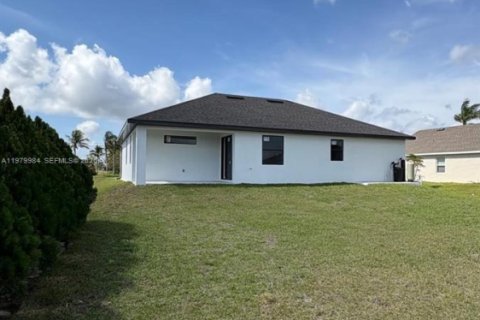Casa en venta en Cape Coral, Florida, 3 dormitorios № 2046358 - foto 22