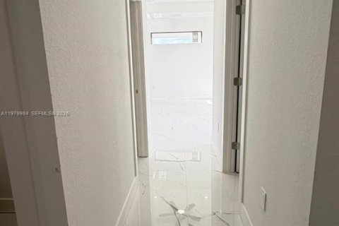 Casa en venta en Cape Coral, Florida, 3 dormitorios № 2046358 - foto 15