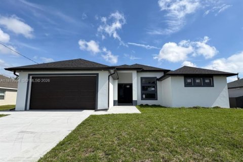 Casa en venta en Cape Coral, Florida, 3 dormitorios № 2046358 - foto 2