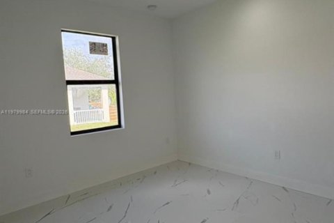 Casa en venta en Cape Coral, Florida, 3 dormitorios № 2046358 - foto 18