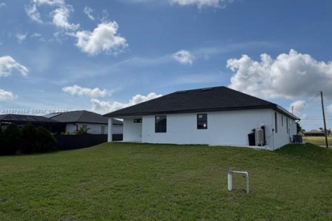 Casa en venta en Cape Coral, Florida, 3 dormitorios № 2046358 - foto 21