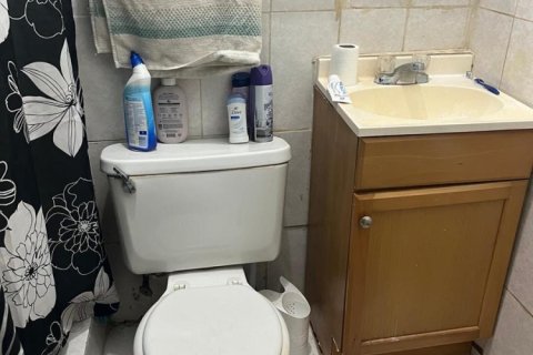 Propiedad comercial en alquiler en Miami, Florida, 1 dormitorio, 135.54 m2 № 2294280 - foto 2