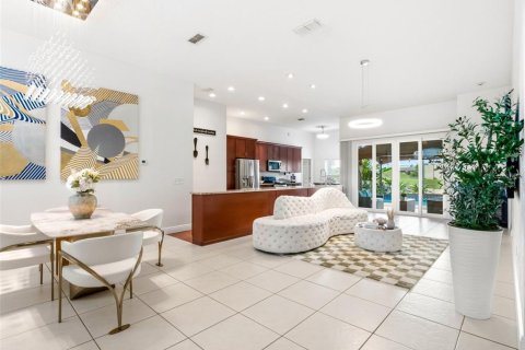 House in Orlando, Florida 3 bedrooms, 155.15 sq.m. № 2423896 - photo 10