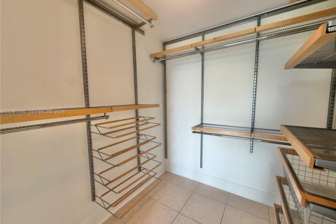Condo in Miami, Florida, 1 bedroom  № 2340987 - photo 17