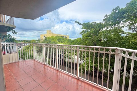 Condo in Miami, Florida, 1 bedroom  № 2340987 - photo 18