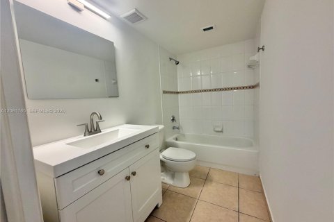 Condo in Miami, Florida, 1 bedroom  № 2340987 - photo 22