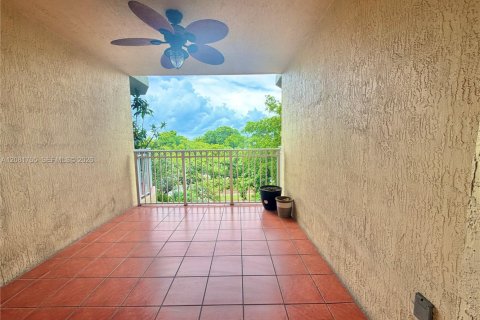 Condo in Miami, Florida, 1 bedroom  № 2340987 - photo 27
