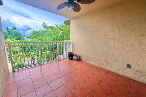 Condo in Miami, Florida, 1 bedroom  № 2340987 - photo 28