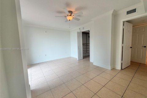 Condo in Miami, Florida, 1 bedroom  № 2340987 - photo 13