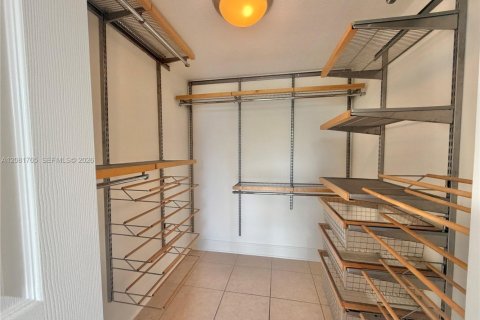 Condo in Miami, Florida, 1 bedroom  № 2340987 - photo 15