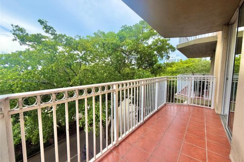 Condo in Miami, Florida, 1 bedroom  № 2340987 - photo 19