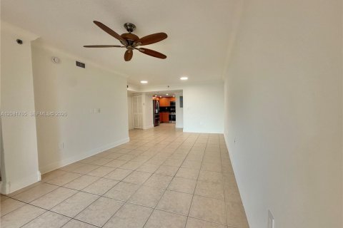 Condo in Miami, Florida, 1 bedroom  № 2340987 - photo 25