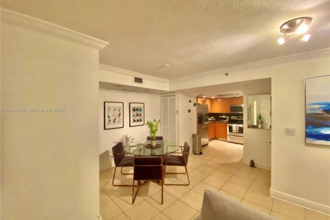 Condo in Miami, Florida, 1 bedroom  № 2340987 - photo 5