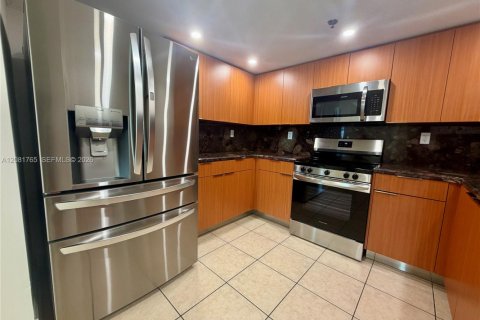 Condo in Miami, Florida, 1 bedroom  № 2340987 - photo 8