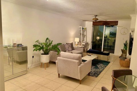 Condo in Miami, Florida, 1 bedroom  № 2340987 - photo 4