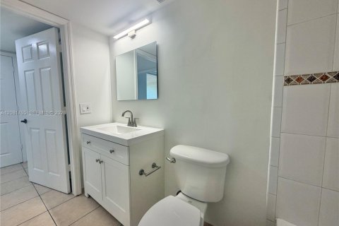Condo in Miami, Florida, 1 bedroom  № 2340987 - photo 23