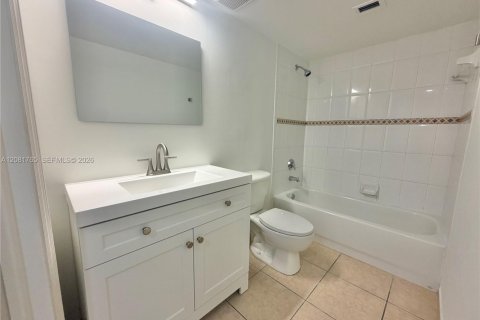 Condo in Miami, Florida, 1 bedroom  № 2340987 - photo 24