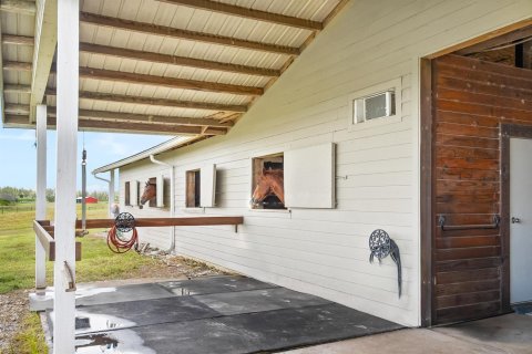 House in Stuart, Florida 4 bedrooms, 213.68 sq.m. № 2188327 - photo 9