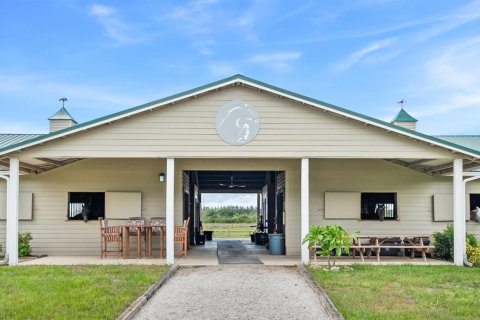 House in Stuart, Florida 4 bedrooms, 213.68 sq.m. № 2188327 - photo 5