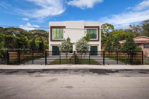 Casa en venta en Miami, Florida, 4 dormitorios № 1777790 - foto 7