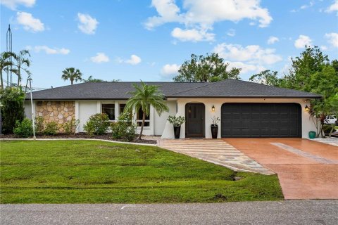Villa ou maison à vendre à Port Charlotte, Floride: 4 chambres, 198.35 m2 № 2400252 - photo 2