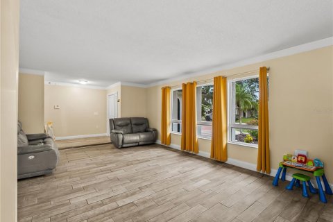 Villa ou maison à vendre à Port Charlotte, Floride: 4 chambres, 198.35 m2 № 2400252 - photo 6