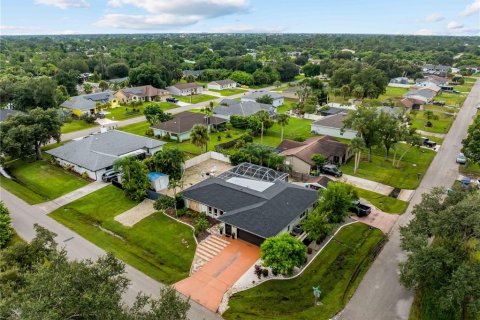 Villa ou maison à Port Charlotte, Floride 4 chambres, 198.35 m2 № 2400252