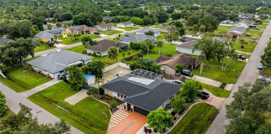 Villa ou maison à Port Charlotte, Floride 4 chambres, 198.35 m2 № 2400252