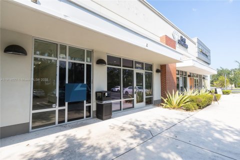 Propiedad comercial en venta en Coral Springs, Florida № 1975110 - foto 8