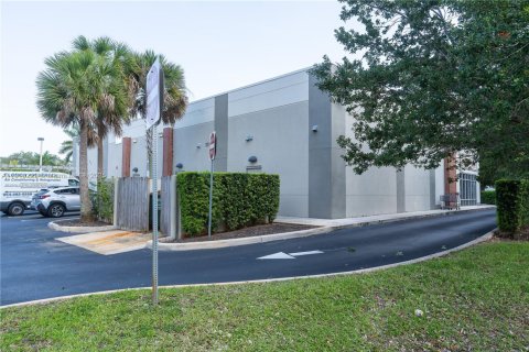 Propiedad comercial en venta en Coral Springs, Florida № 1975110 - foto 12