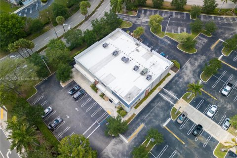 Propiedad comercial en venta en Coral Springs, Florida № 1975110 - foto 2