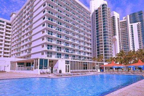 Hotel in Sunny Isles Beach, Florida № 1698885 - photo 14