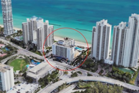 Hotel in Sunny Isles Beach, Florida № 1698885 - photo 3