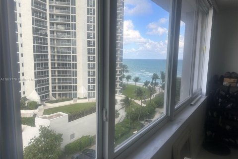 Hotel en venta en Sunny Isles Beach, Florida № 1698885 - foto 27