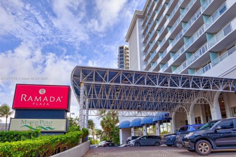 Hotel in Sunny Isles Beach, Florida № 1698885 - photo 6