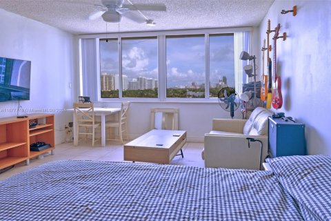 Hotel in Sunny Isles Beach, Florida № 1698885 - photo 23