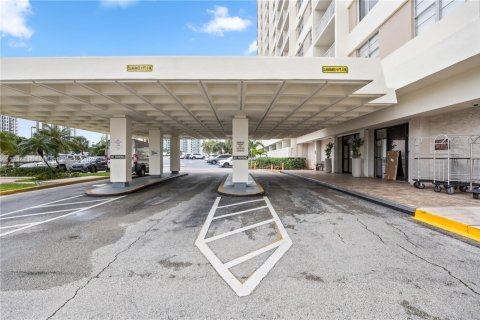 Copropriété à vendre à Sunny Isles Beach, Floride: 1 chambre, 70.79 m2 № 1867030 - photo 26