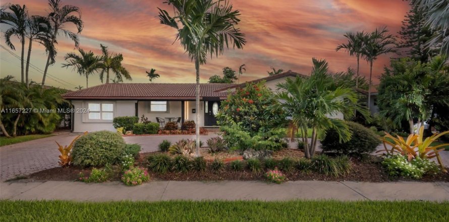 Villa ou maison à Fort Lauderdale, Floride 4 chambres, 194.91 m2 № 1958598