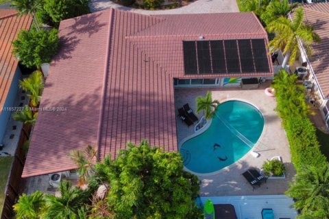 Villa ou maison à louer à Fort Lauderdale, Floride: 4 chambres, 194.91 m2 № 1958598 - photo 2