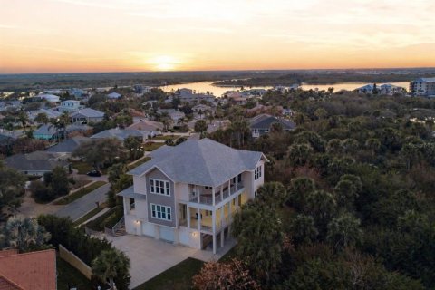House in New Smyrna Beach, Florida 4 bedrooms, 288.74 sq.m. № 2140928