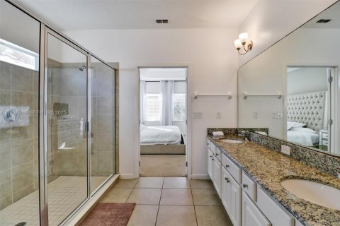 Casa en venta en Kissimmee, Florida, 5 dormitorios, 284.93 m2 № 2055154 - foto 10