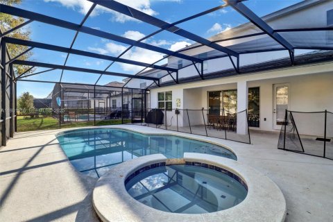 Casa en venta en Kissimmee, Florida, 5 dormitorios, 284.93 m2 № 2055154 - foto 22