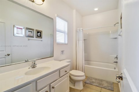 Casa en venta en Kissimmee, Florida, 5 dormitorios, 284.93 m2 № 2055154 - foto 12