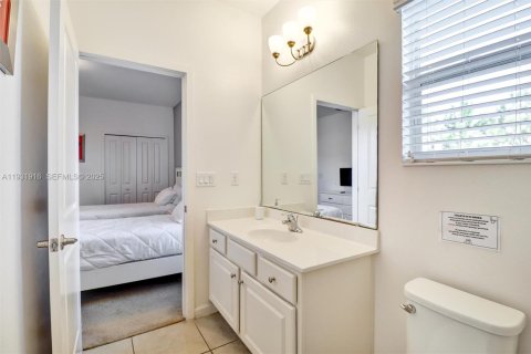 Casa en venta en Kissimmee, Florida, 5 dormitorios, 284.93 m2 № 2055154 - foto 14