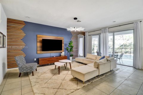 Casa en venta en Kissimmee, Florida, 5 dormitorios, 284.93 m2 № 2055154 - foto 5