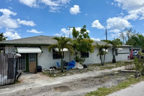 Villa ou maison à vendre à Deerfield Beach, Floride: 4 chambres, 167.22 m2 № 2076524 - photo 2