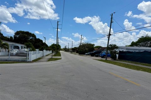 Villa ou maison à vendre à Deerfield Beach, Floride: 4 chambres, 167.22 m2 № 2076524 - photo 10