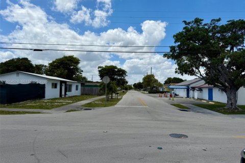 Villa ou maison à vendre à Deerfield Beach, Floride: 4 chambres, 167.22 m2 № 2076524 - photo 9