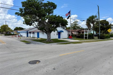 Villa ou maison à vendre à Deerfield Beach, Floride: 4 chambres, 167.22 m2 № 2076524 - photo 12