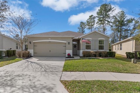 House in Brooksville, Florida 4 bedrooms, 191.84 sq.m. № 2110470 - photo 2